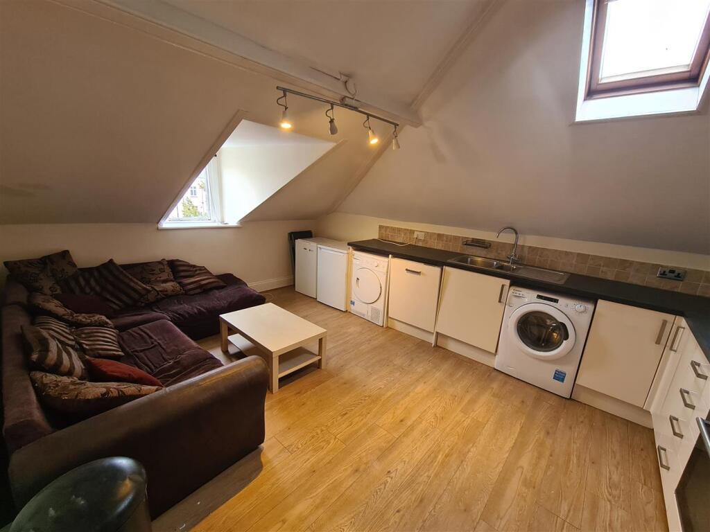 3 bed 1st Floor Flat for rent in Bristol. From Bristol SU Lettings - Bristol