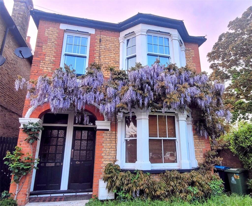 1 bed Detached for rent in Surbiton. From Leaders Sales - Kingston Upon Thames