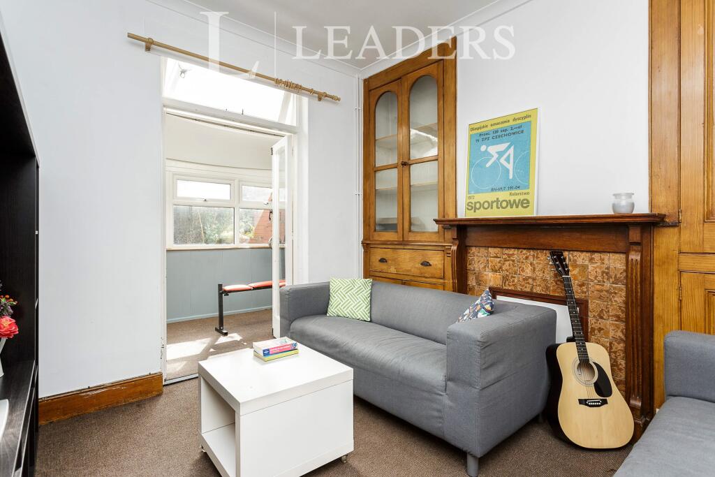 4 bed Mid Terraced House for rent in Portsmouth. From Leaders Lettings - Southsea