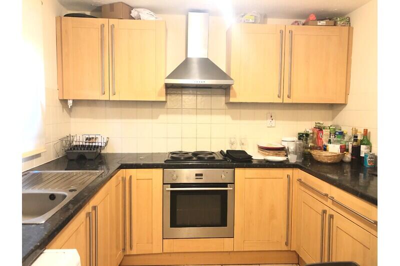 5 bed Mid Terraced House for rent in London. From LONDON HomeLets Ltd