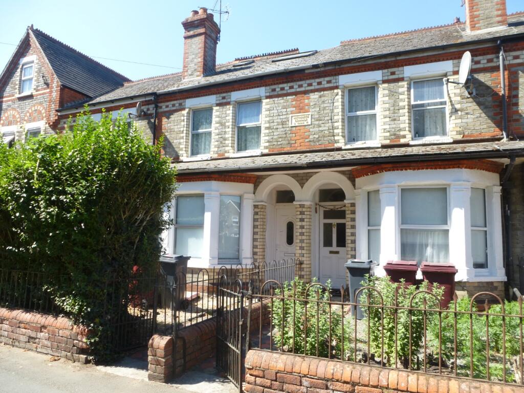 5 bed Mid Terraced House for rent in Shinfield. From Martyn Russell Property Services - Reading