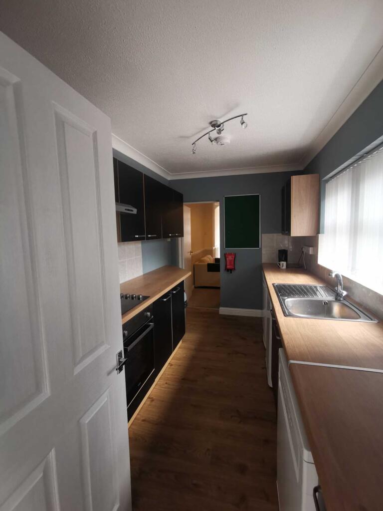 4 bed Detached for rent in Reading. From Martyn Russell Property Services - Reading