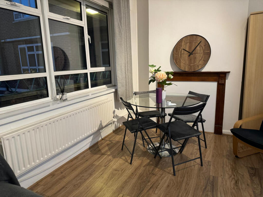 3 bed 1st Floor Flat for rent in London. From Moveli - London