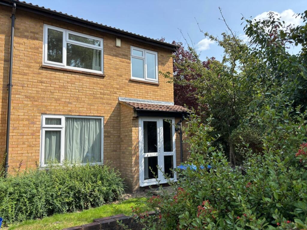 4 bed End of Terrace for rent in Bishopsgate. From Nevin and Wells Residential - Egham 4 bed End of Terrace for rent in Bishopsgate. From Nevin and Wells Residential - Egham