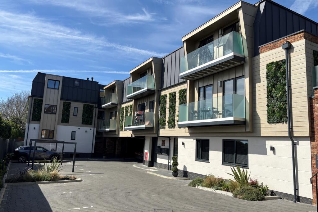 1 bed 1st Floor Flat for rent in Egham. From Nevin and Wells Residential - Egham
