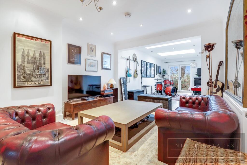 5 bed Semi Detached for rent in Finchley. From Niche Estates