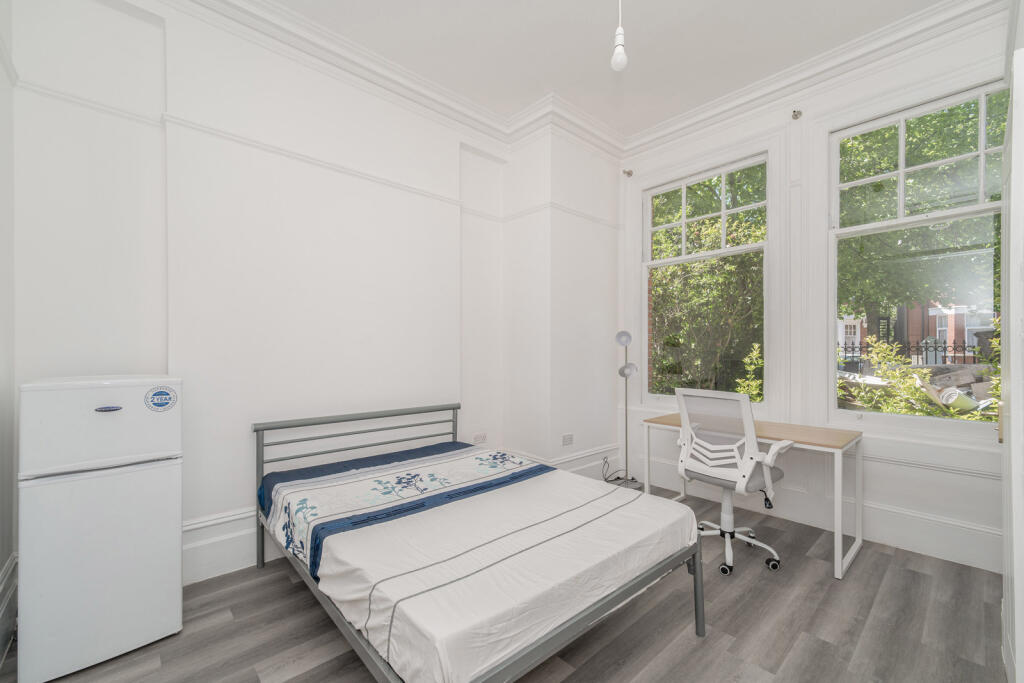 4 bed House Share for rent in London. From Northfields - The Broadway