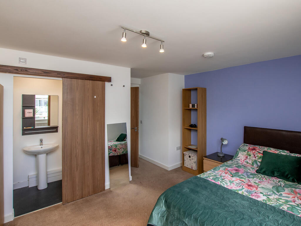 5 bed Apartment for rent in Plymouth. From City Lets - Plymouth