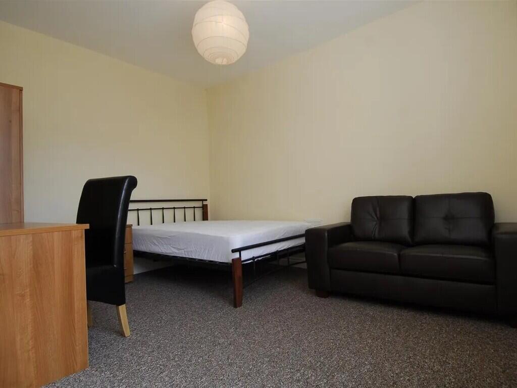 3 bed Apartment for rent in Plymouth. From City Lets - Plymouth