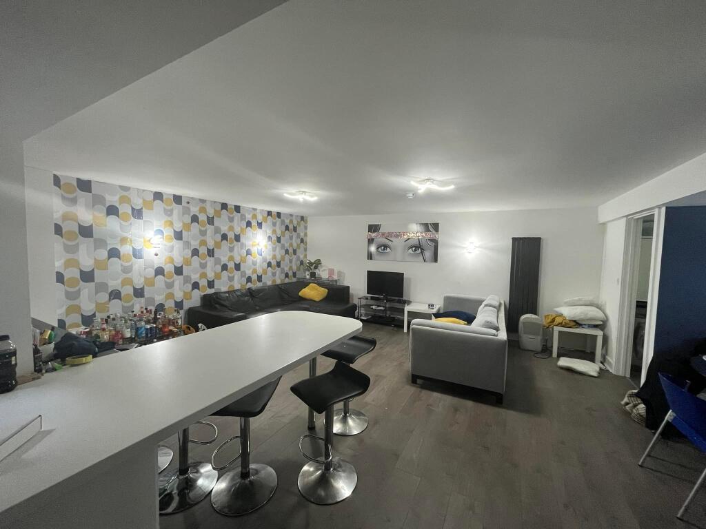 9 bed House Share for rent in Plymouth. From City Lets - Plymouth