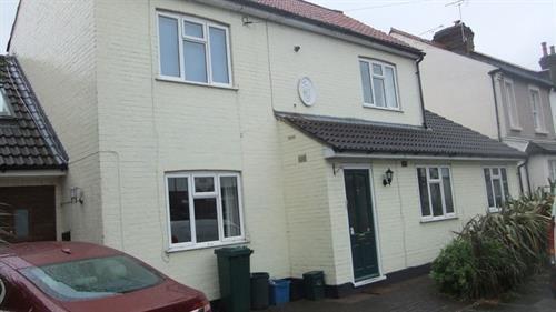 5 bed Semi Detached for rent in London. From Northwood - Epsom 5 bed Semi Detached for rent in London. From Northwood - Epsom