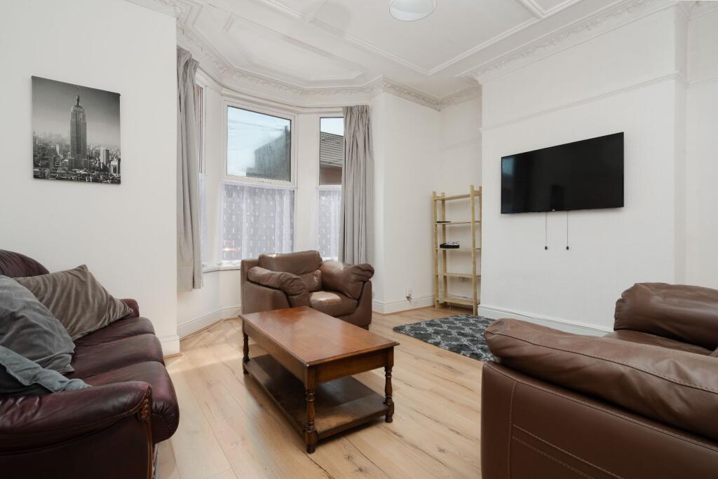 5 bed Mid Terraced House for rent in Liverpool. From Point Properties - Liverpool