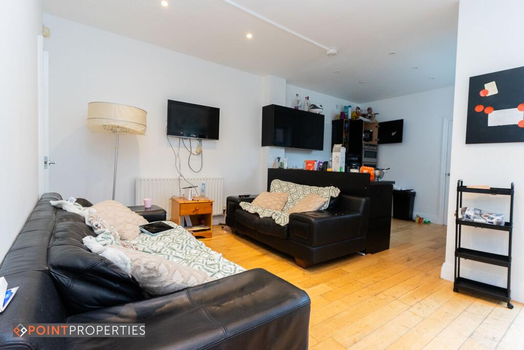 5 bed Mid Terraced House for rent in Liverpool. From Point Properties - Liverpool