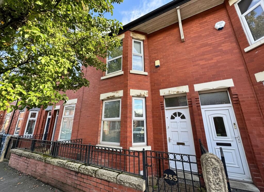 3 bed Mid Terraced House for rent in Manchester. From Property Genius - Manchester