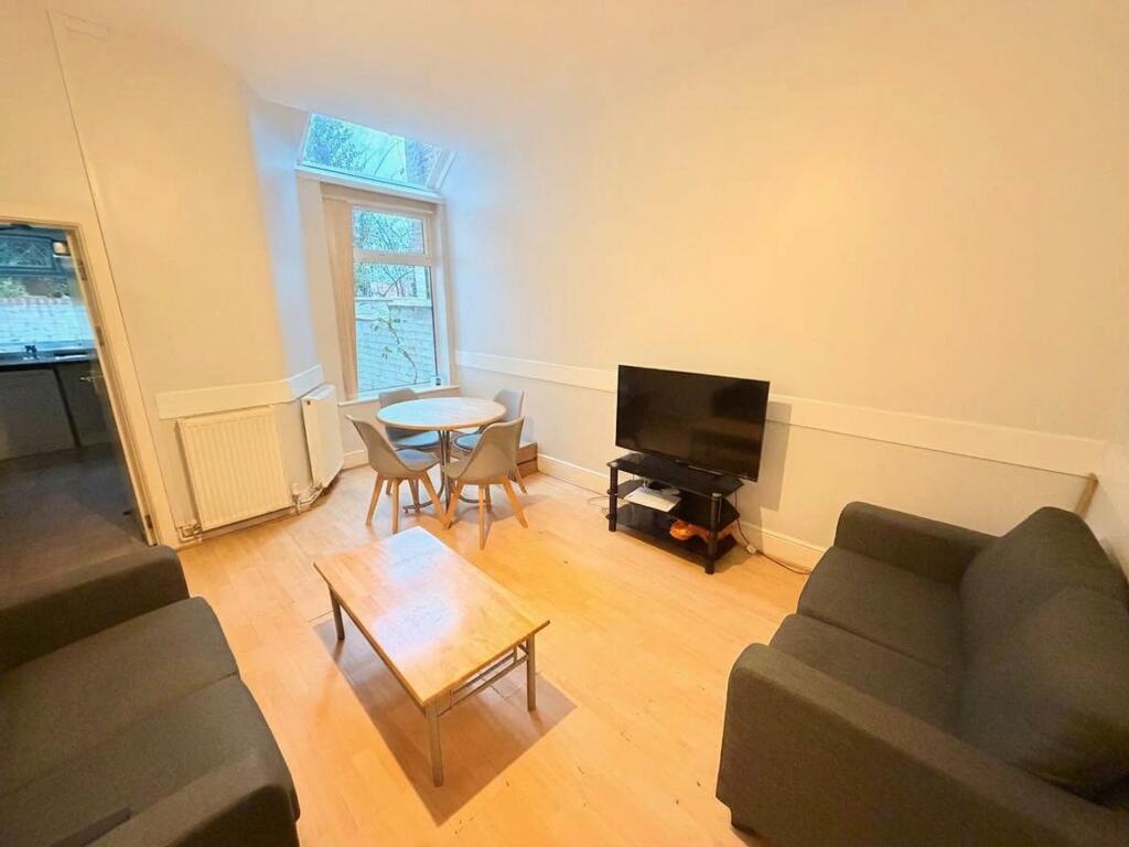 4 bed HMO for rent in Stockport. From Property Genius - Manchester