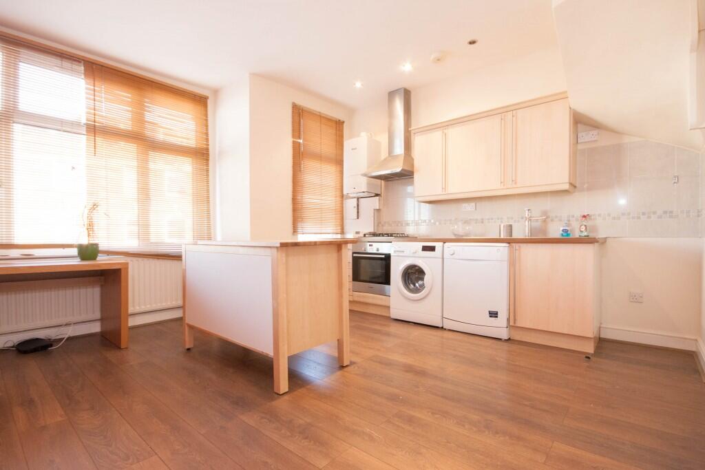 3 bed Apartment for rent in London. From Property People - London