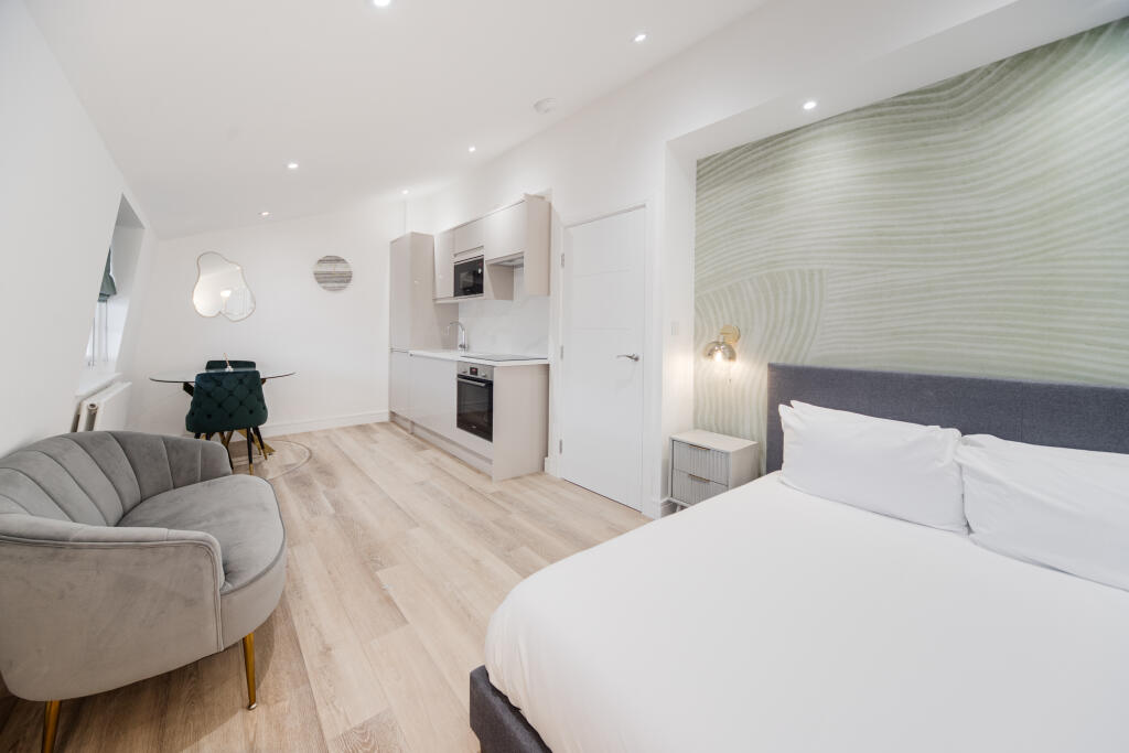 3 bed Studio for rent in Paddington. From PVL Properties Ltd