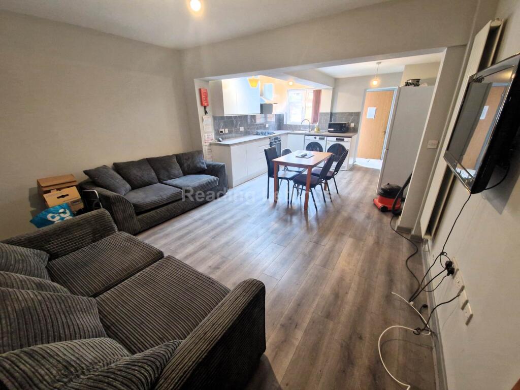 6 bed Mid Terraced House for rent in Reading. From Reading Lettings