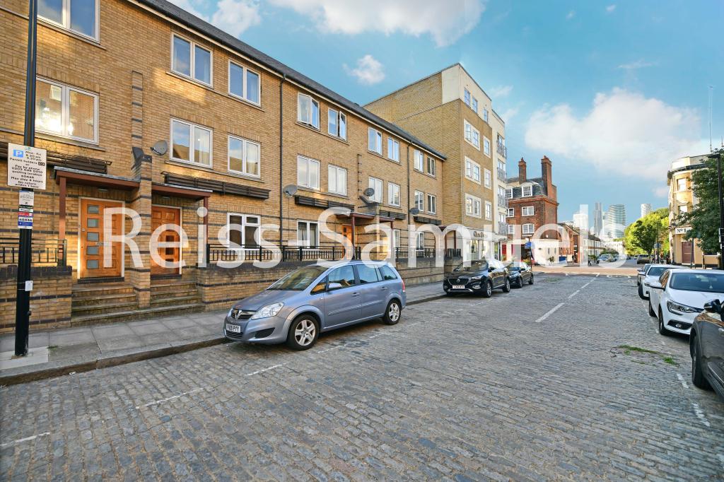 5 bed Terraced House for rent in London. From Reiss-Samuels