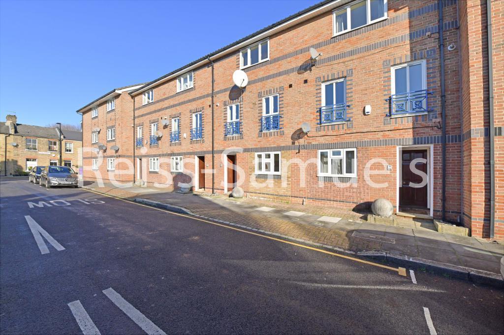 5 bed Town House for rent in London. From Reiss-Samuels