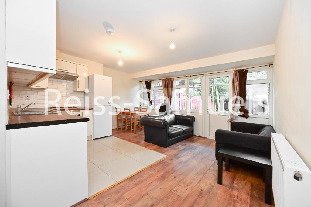 4 bed Maisonette for rent in London. From Reiss-Samuels