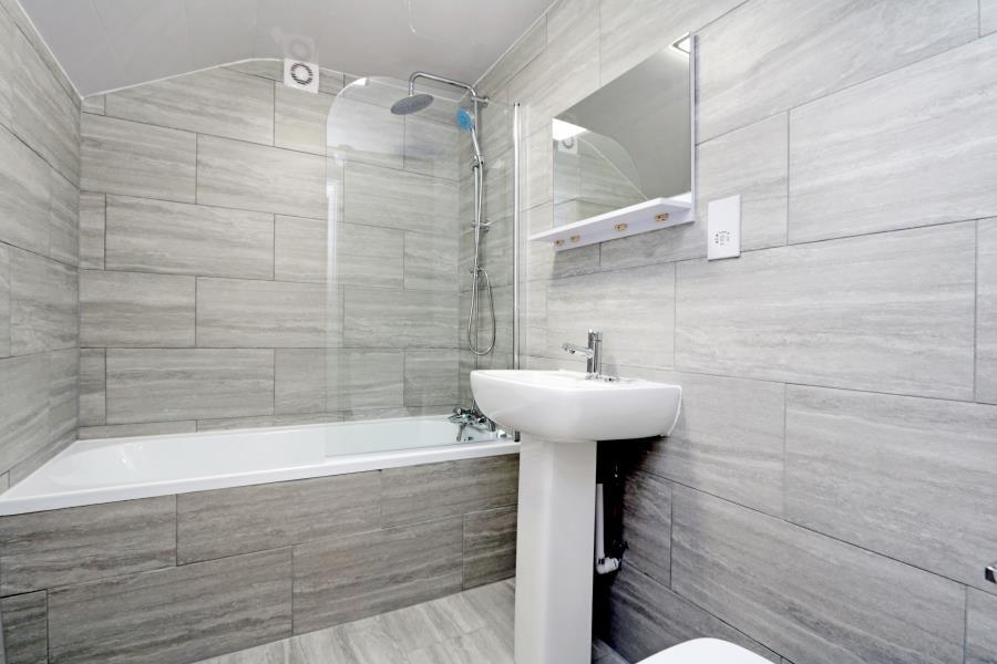 3 bed Mid Terraced House for rent in Kingston upon Thames. From Seymours Estate Agents - Surbiton