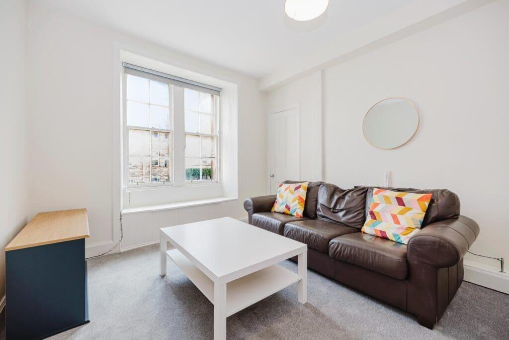 1 bed 1st Floor Flat for rent in Edinburgh. From SouthSide Property Management - Edinburgh
