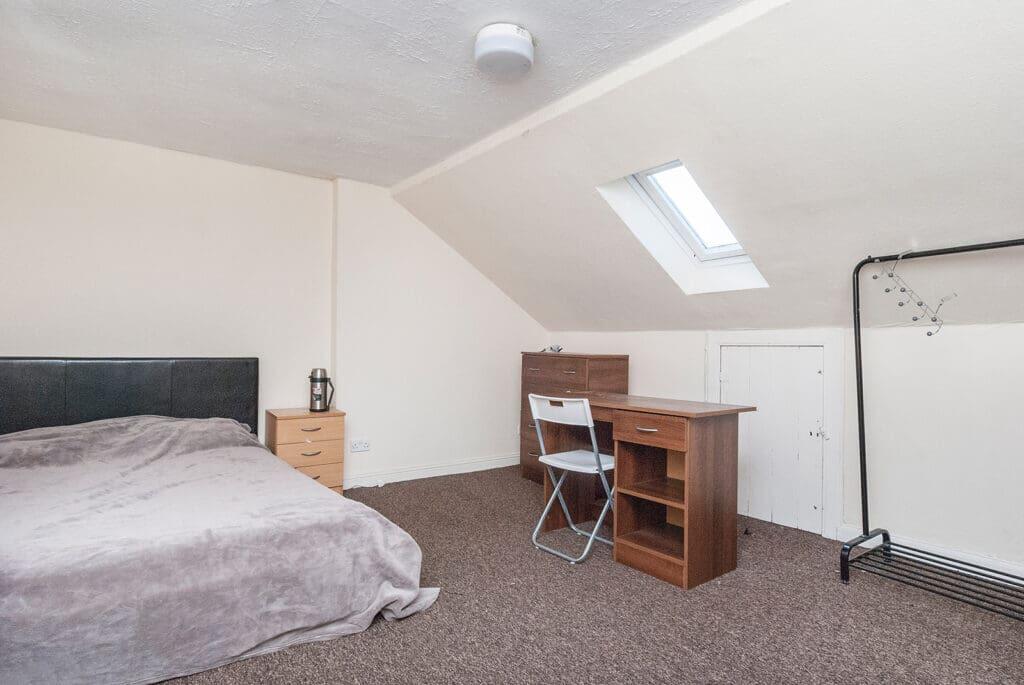 6 bed 1st Floor Flat for rent in Edinburgh. From SouthSide Property Management - Edinburgh