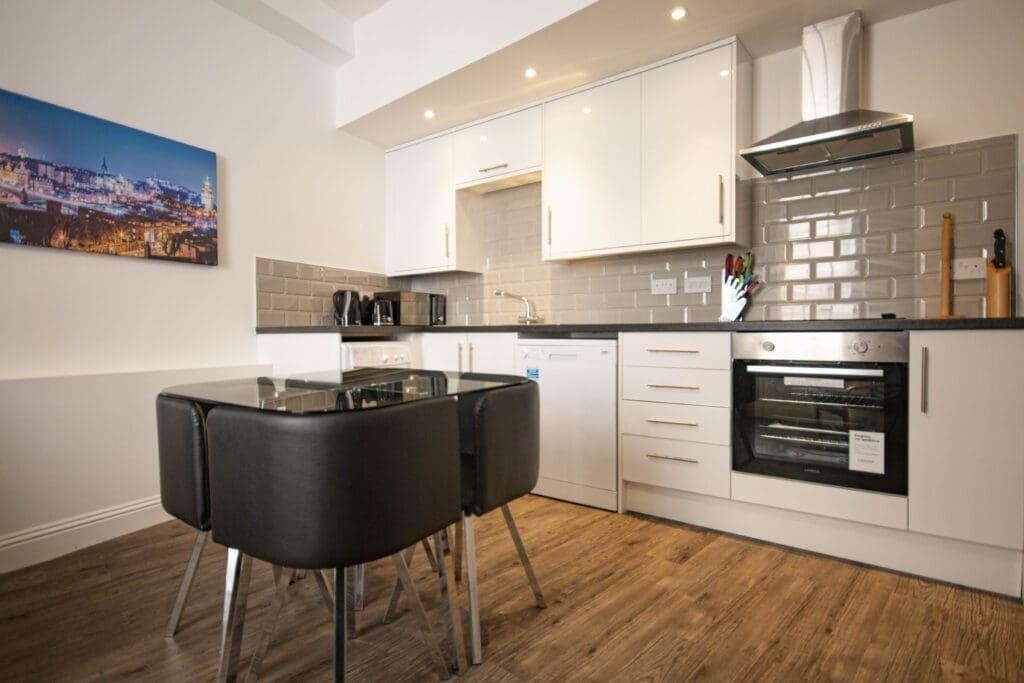 3 bed 1st Floor Flat for rent in Edinburgh. From SouthSide Property Management - Edinburgh