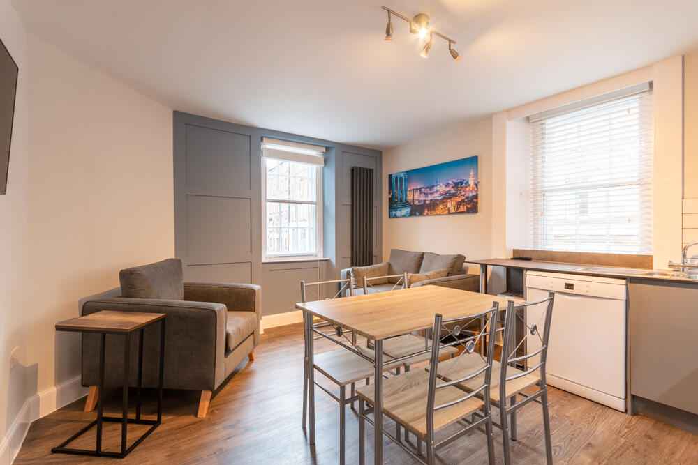 3 bed 1st Floor Flat for rent in Edinburgh. From SouthSide Property Management - Edinburgh