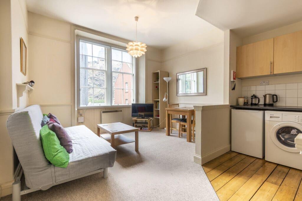 1 bed 1st Floor Flat for rent in Edinburgh. From SouthSide Property Management - Edinburgh