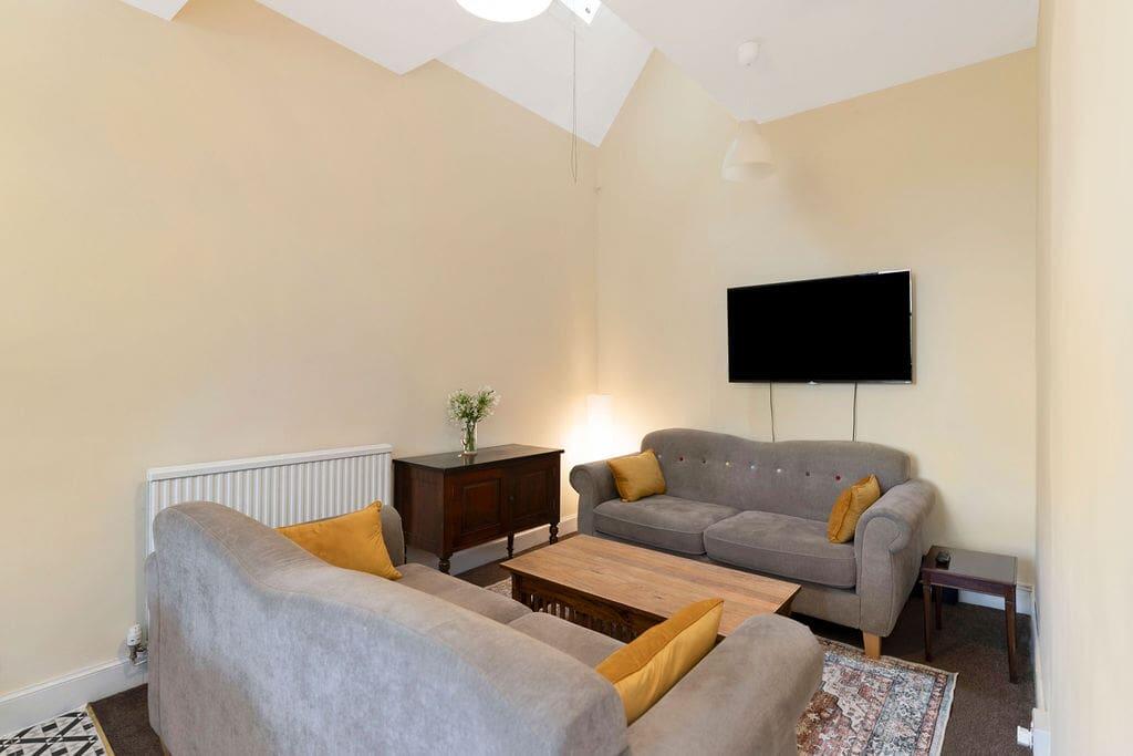 5 bed 1st Floor Flat for rent in Edinburgh. From SouthSide Property Management - Edinburgh 5 bed 1st Floor Flat for rent in Edinburgh. From SouthSide Property Management - Edinburgh