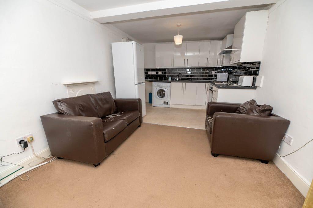 1 bed 1st Floor Flat for rent in Edinburgh. From SouthSide Property Management - Edinburgh