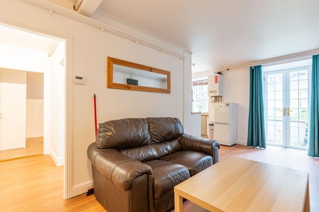 1 bed 1st Floor Flat for rent in Edinburgh. From SouthSide Property Management - Edinburgh