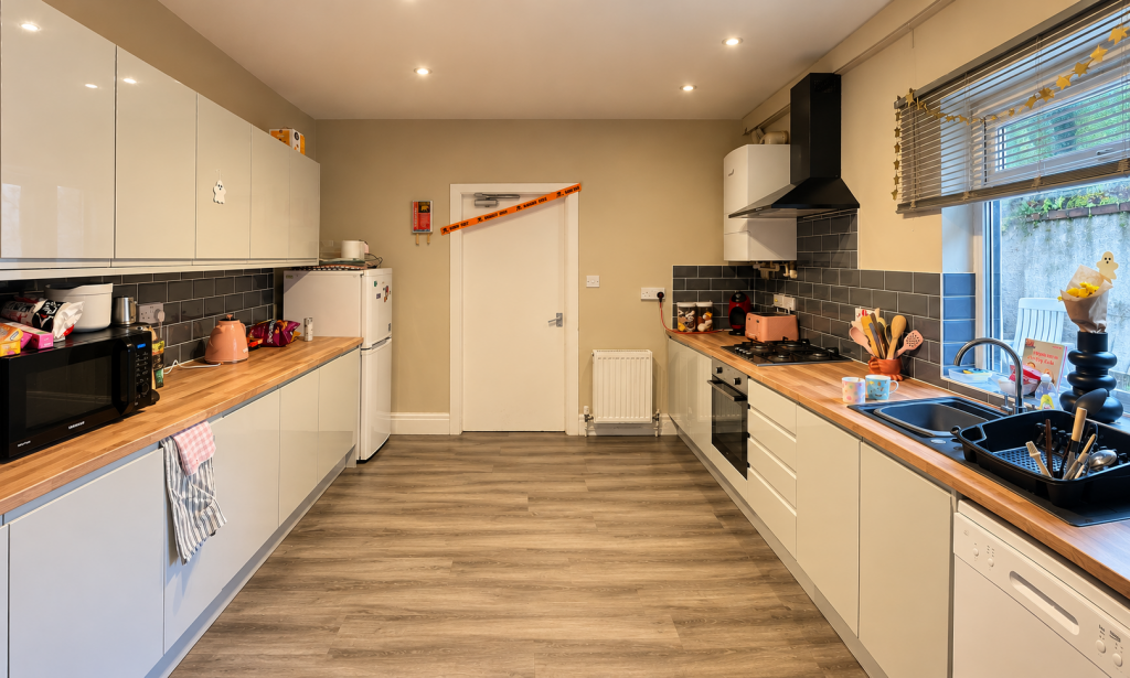 6 bed Semi Detached for rent in Nottingham. From Tomlinson Estates