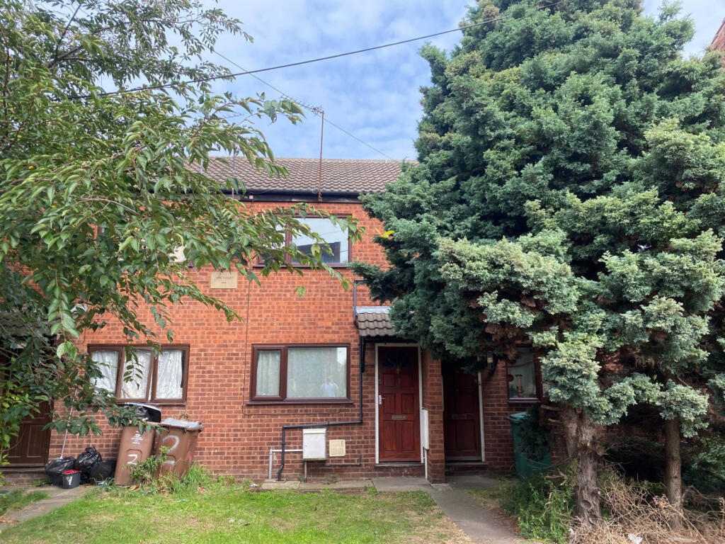 2 bed Mid Terraced House for rent in Wilford. From Tomlinson Estate Management Limited - Lenton