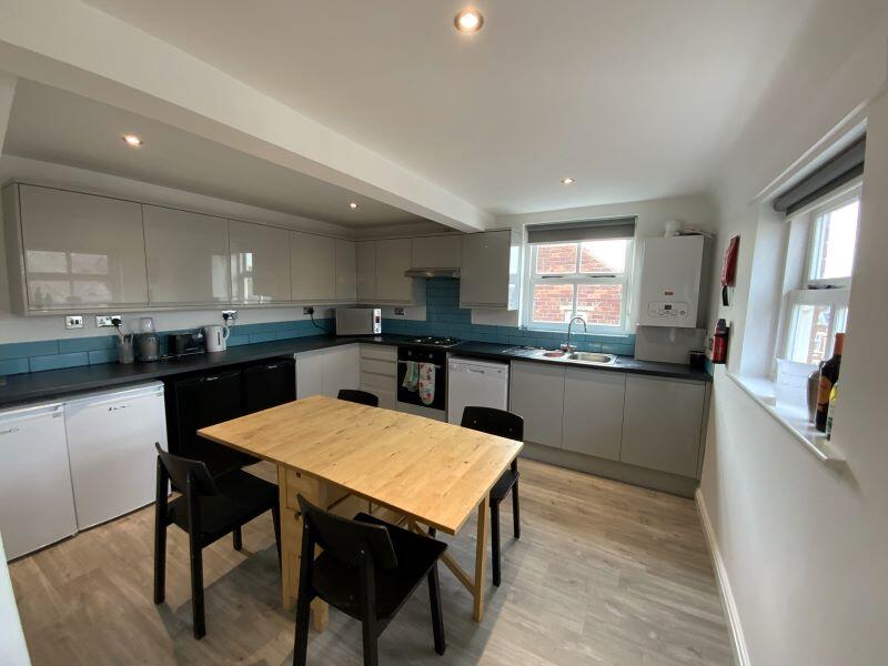 6 bed 1st Floor Flat for rent in Nottingham. From Tomlinson Estate Management Limited - Lenton