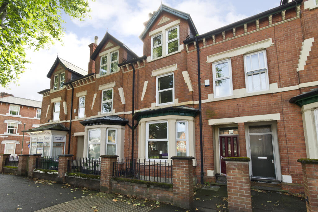 5 bed Mid Terraced House for rent in Nottingham. From Tomlinson Estate Management Limited - Lenton