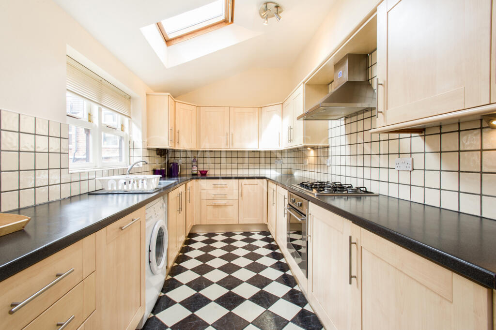 6 bed Mid Terraced House for rent in Nottingham. From Tomlinson Estate Management Limited - Lenton 6 bed Mid Terraced House for rent in Nottingham. From Tomlinson Estate Management Limited - Lenton