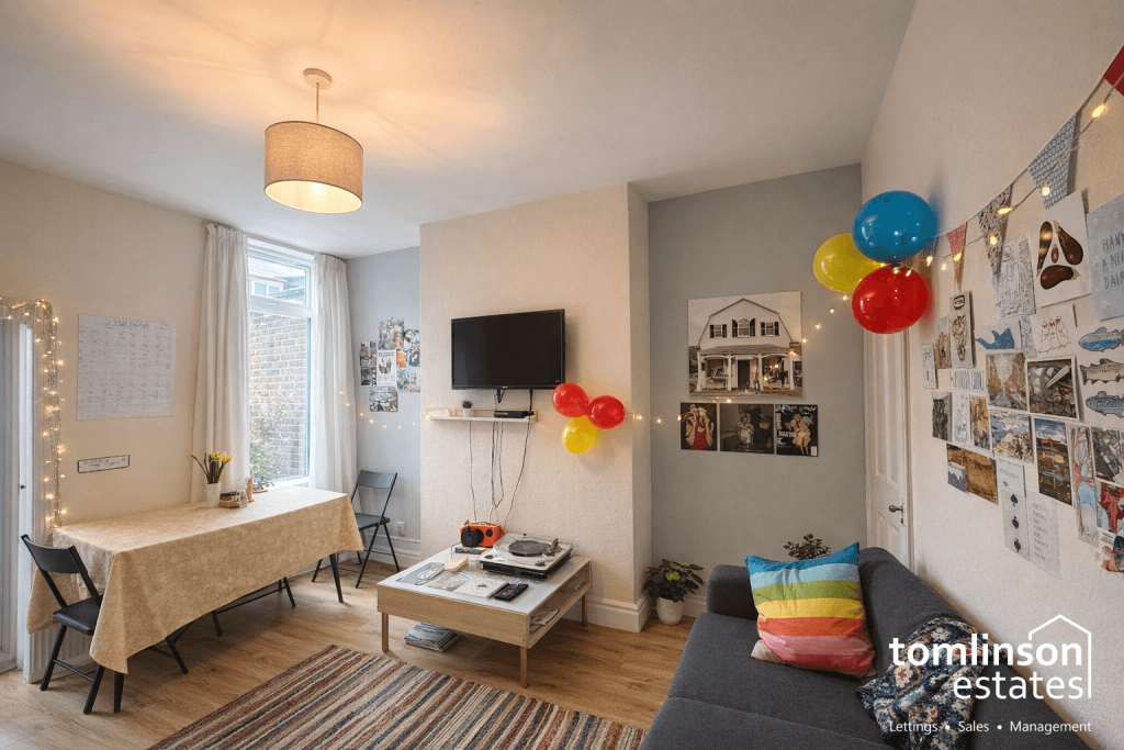 4 bed Mid Terraced House for rent in Nottingham. From Tomlinson Estate Management Limited - Lenton