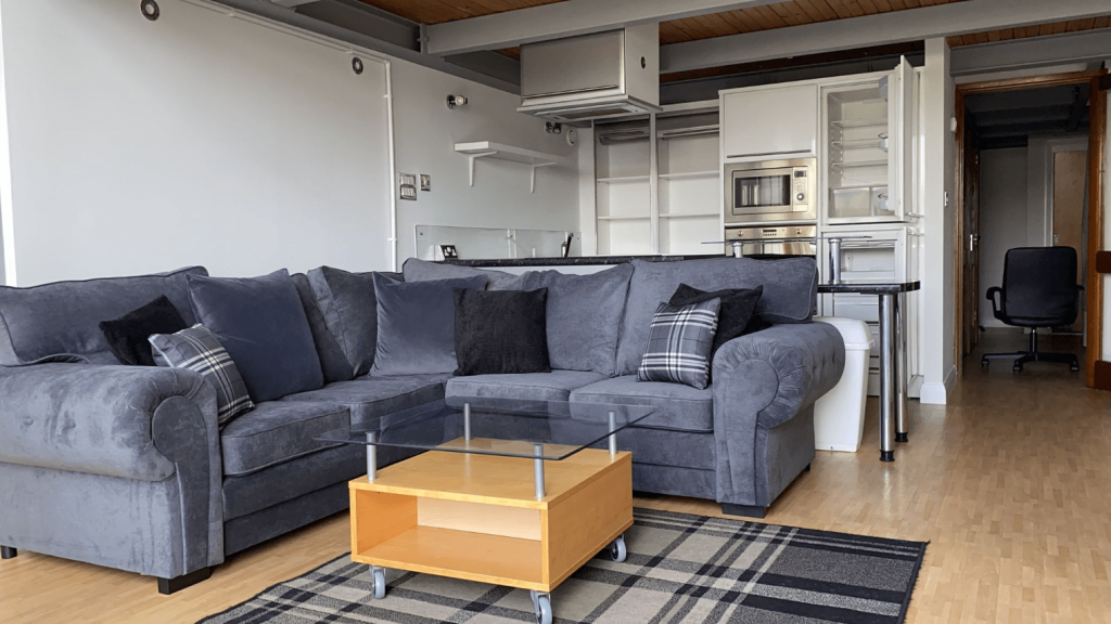 2 bed 1st Floor Flat for rent in Nottingham. From Tomlinson Estate Management Limited - Lenton