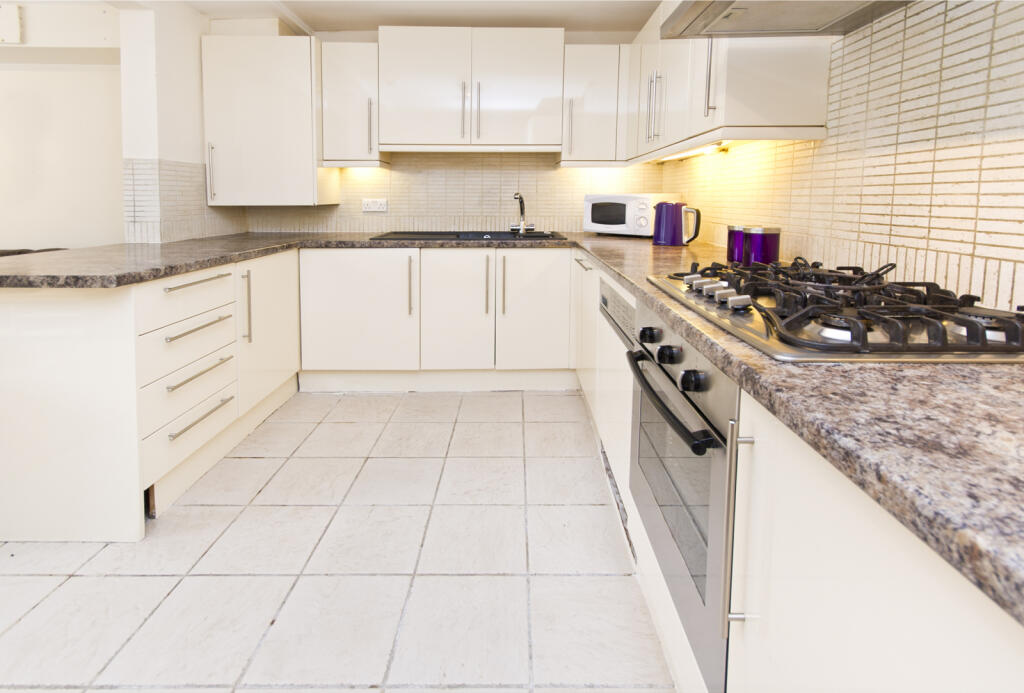 4 bed Mid Terraced House for rent in Nottingham. From Tomlinson Estates 4 bed Mid Terraced House for rent in Nottingham. From Tomlinson Estates