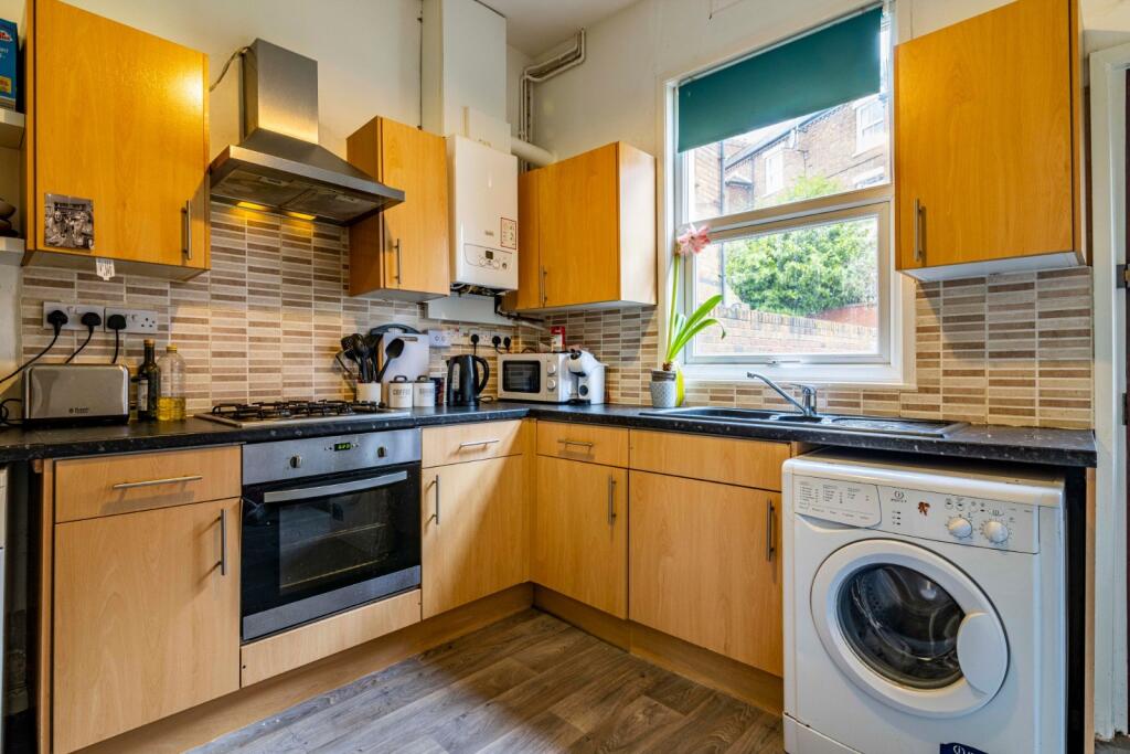 4 bed Mid Terraced House for rent in Nottingham. From Tomlinson Estates