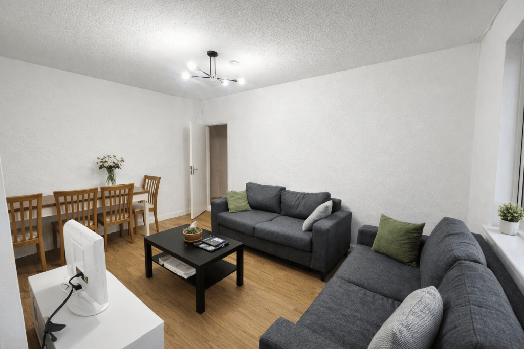 4 bed Semi Detached for rent in Nottingham. From Tomlinson Estates 4 bed Semi Detached for rent in Nottingham. From Tomlinson Estates