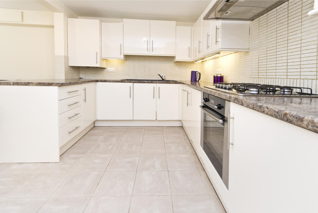 4 bed Mews for rent in Nottingham. From Tomlinson Estates