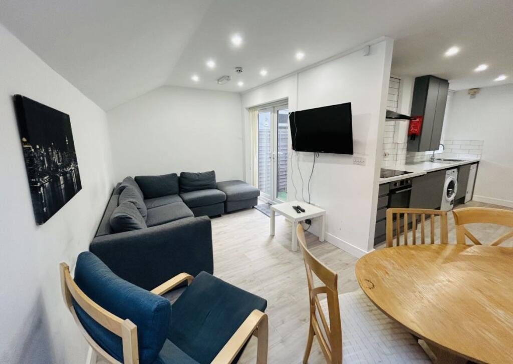 6 bed Semi Detached for rent in Nottingham. From Tomlinson Estates
