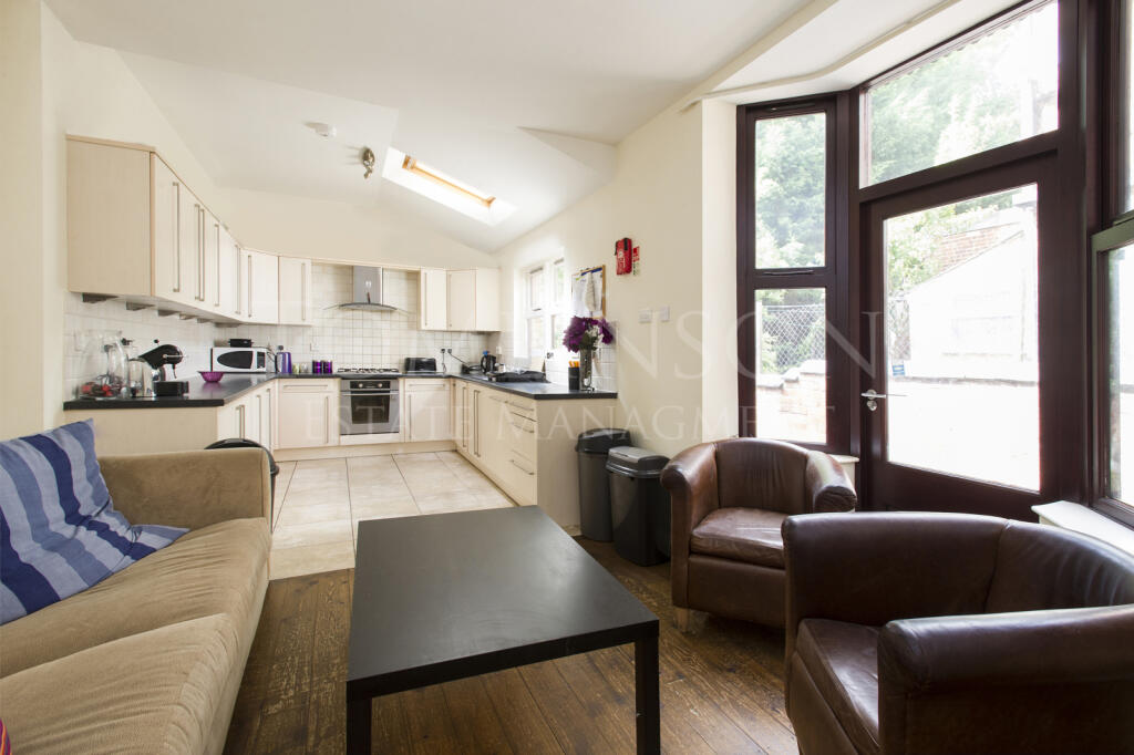 7 bed Semi Detached for rent in Nottingham. From Tomlinson Estates