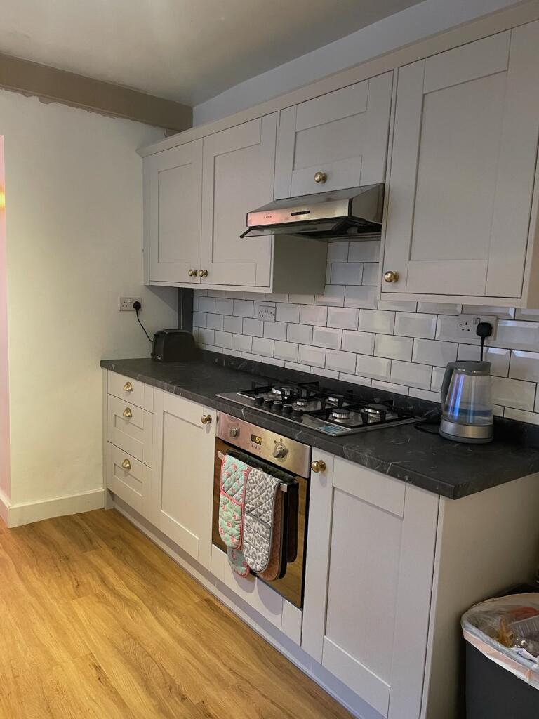 6 bed Mid Terraced House for rent in Nottingham. From Tomlinson Estates