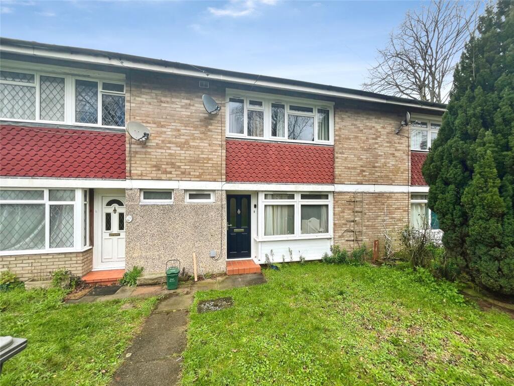 4 bed Mid Terraced House for rent in Bishopsgate. From Townends Regents