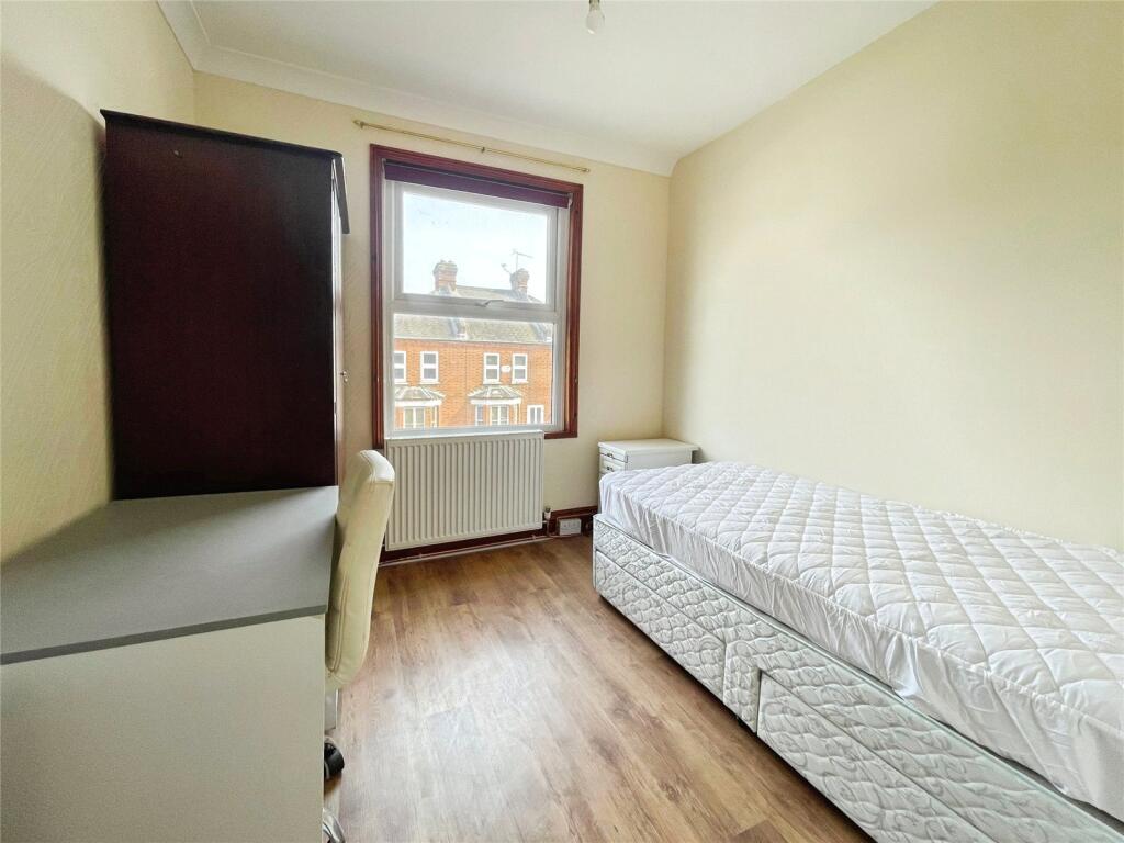 1 bed Detached for rent in Egham. From Townends Regents